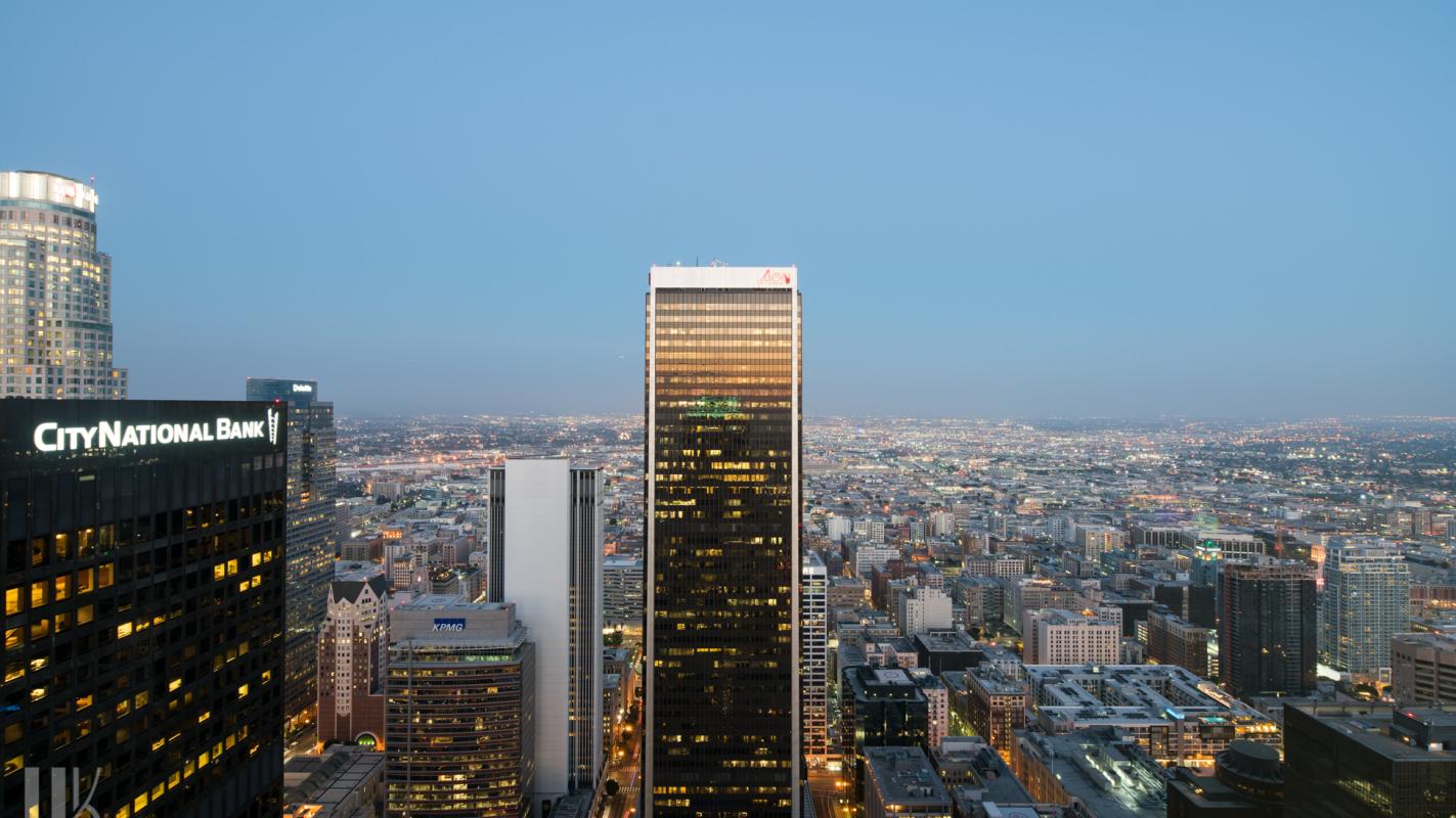CITY OF LOS ANGELES看板 Los Angeles, California - A welcome sign spans Figueroa